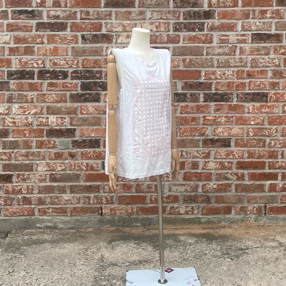 J. Crew muscle workout shirt with screen printed purple dots / L / EUC - Picture 7 of 9